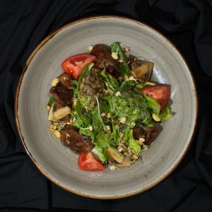 Салат с куриной печенью